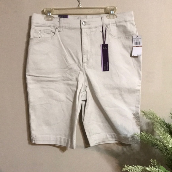 Gloria Vanderbilt Pants - Gloria Vanderbilt Bermuda Shorts.